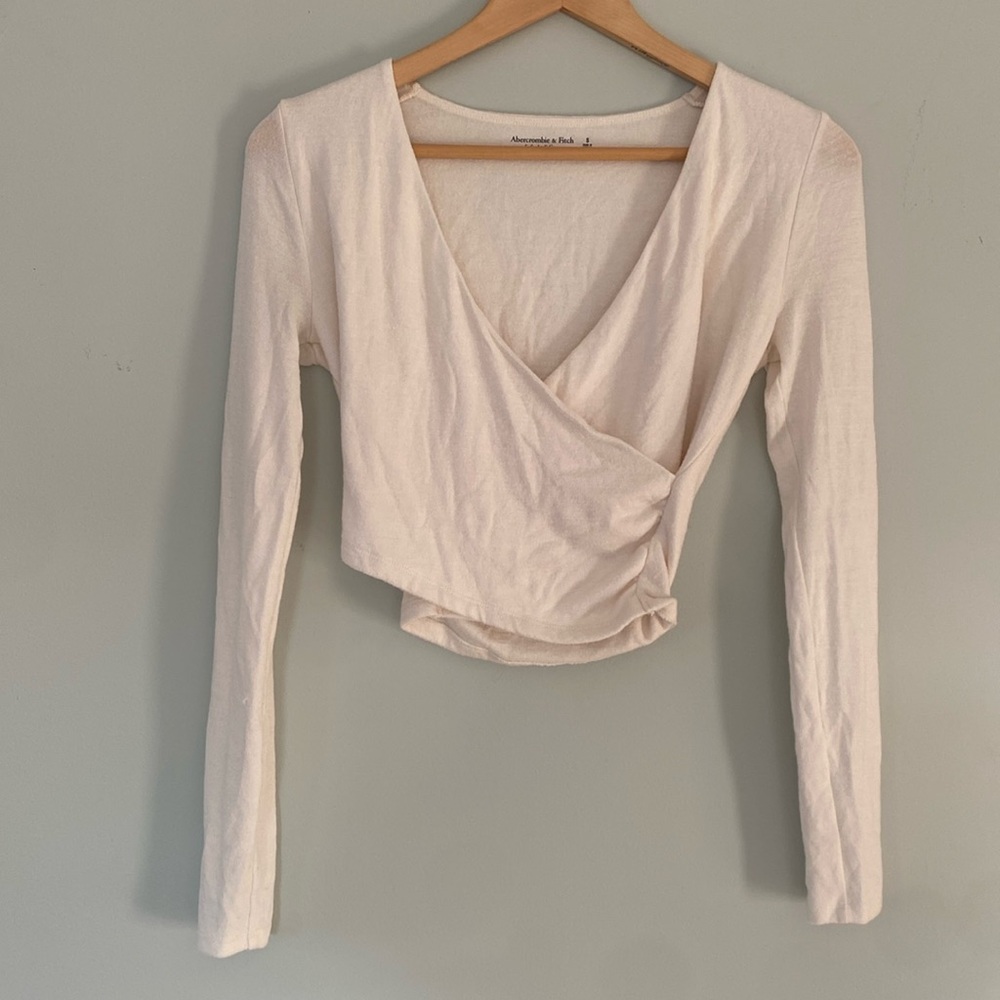 Abercrombie soft A&F Cozy cross over cream top